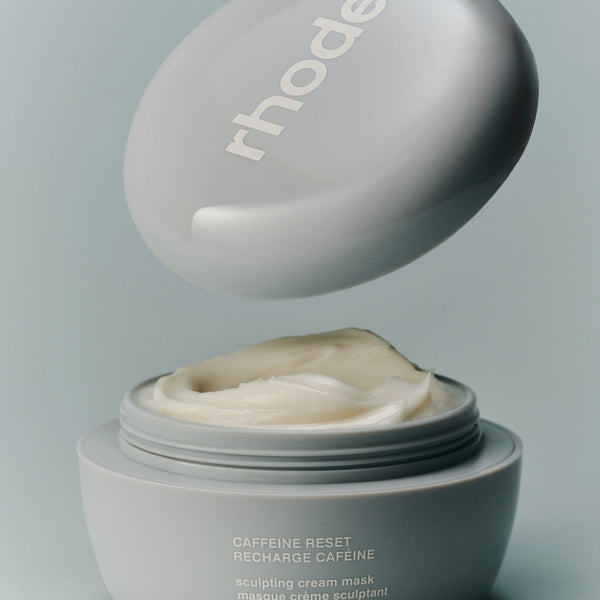 Caffeine Reset Sculpting Cream Mask na modelu