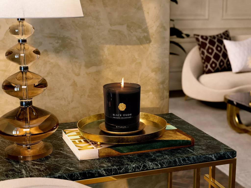 The Rituals PRIVATE COLLECTION Black Oudh Mirisna Sveca