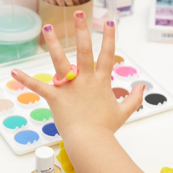 Petite Manucurist dečji set 3 laka na vodenoj bazi (3×8 ml) – Betty – Stella – Scarlett (šljokice)