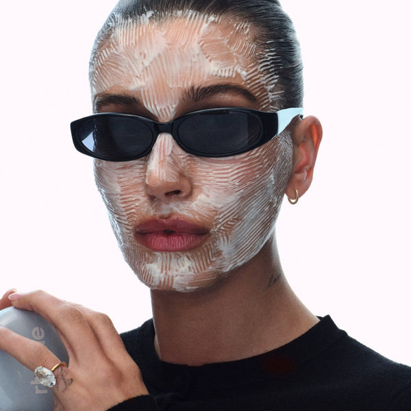 Caffeine Reset Sculpting Cream Mask na modelu